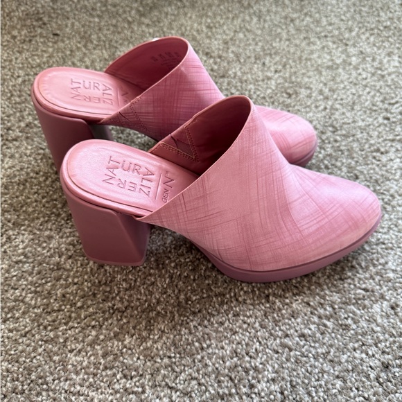 Naturalizer Blush Pink Mules - Picture 1 of 3